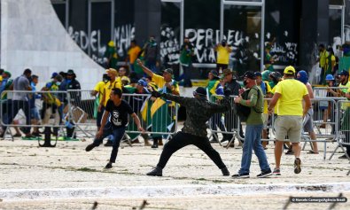 Manifestantes+invadem+Congresso%2C+Pal%C3%A1cio+do+Planalto+e+STF